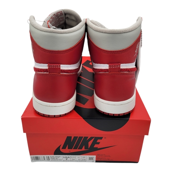 Nike Air Jordan 1 Retro High OG Varsity Red Chicago BRED Women Sz 7 - Picture 4 of 7